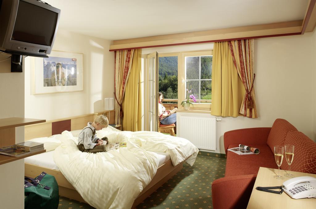 Hotel Mariasteinerhof Room photo